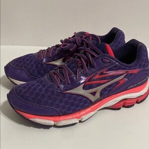 Mizuno Women's Purple and Pink Running Shoes Size 7.5